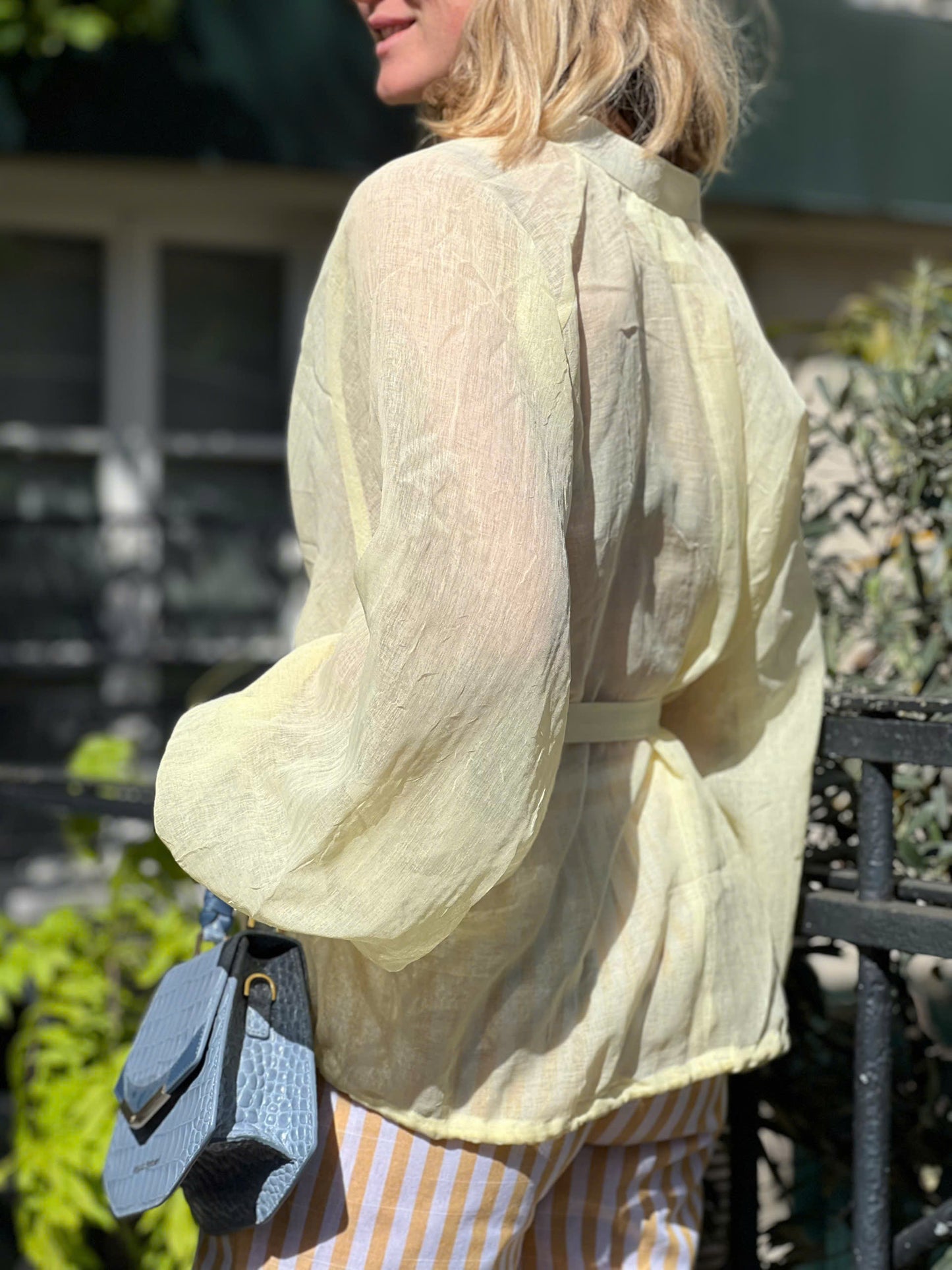 Grünes Olivseidenhemd – Oversized & Mühelos Elegant