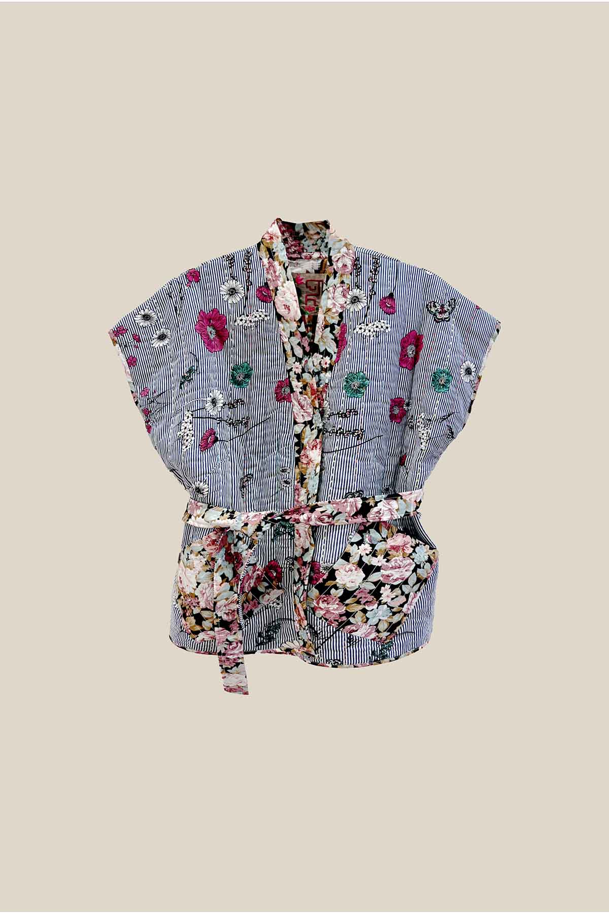 Sleeveless Floral Cotton Jacket – Hand-Quilted, Lightweight 3-Layer Design