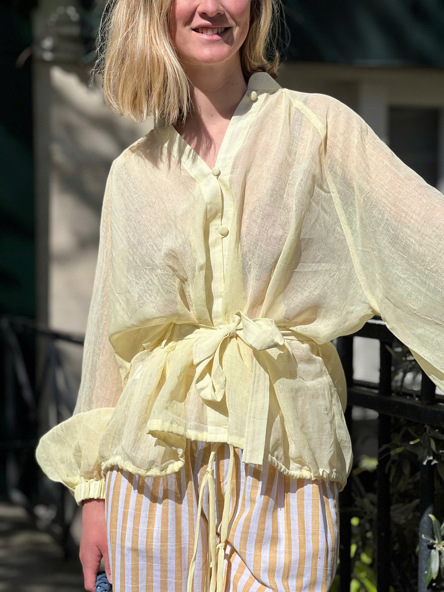 Grünes Olivseidenhemd – Oversized & Mühelos Elegant